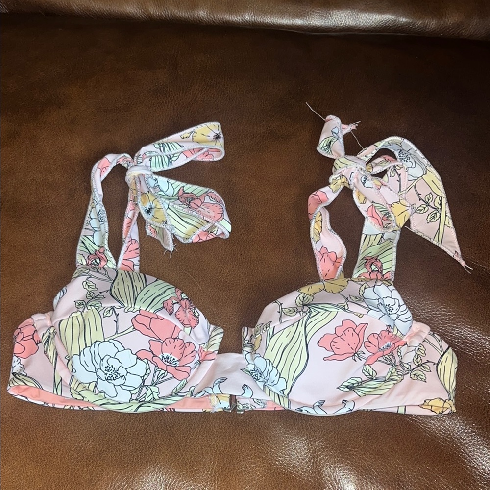 Dippin’ Daisy’s Floral Bikini Top